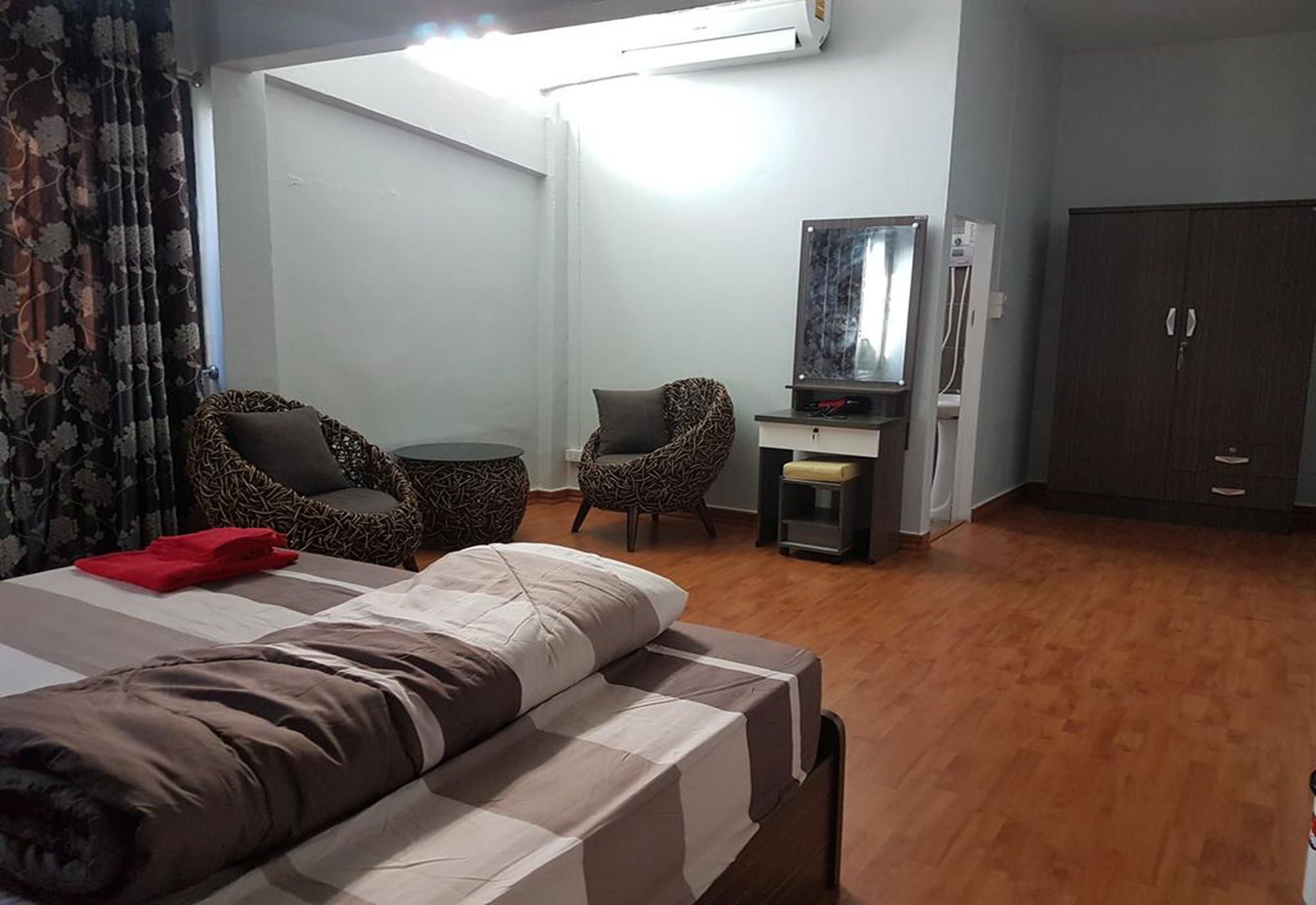 Bar 184 Party Hostel (Adults Only) Chiang Rai Exterior foto